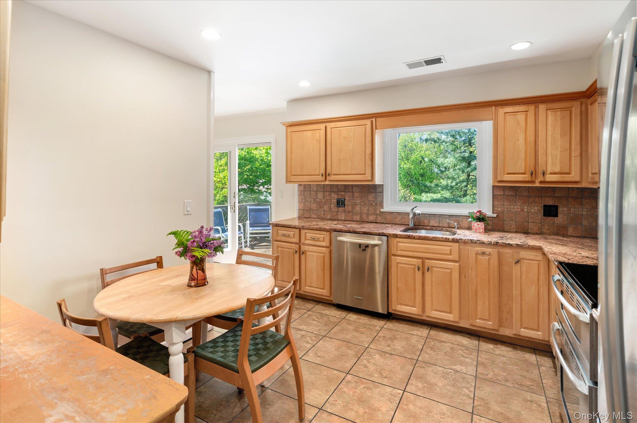 6 Amawalk Avenue
