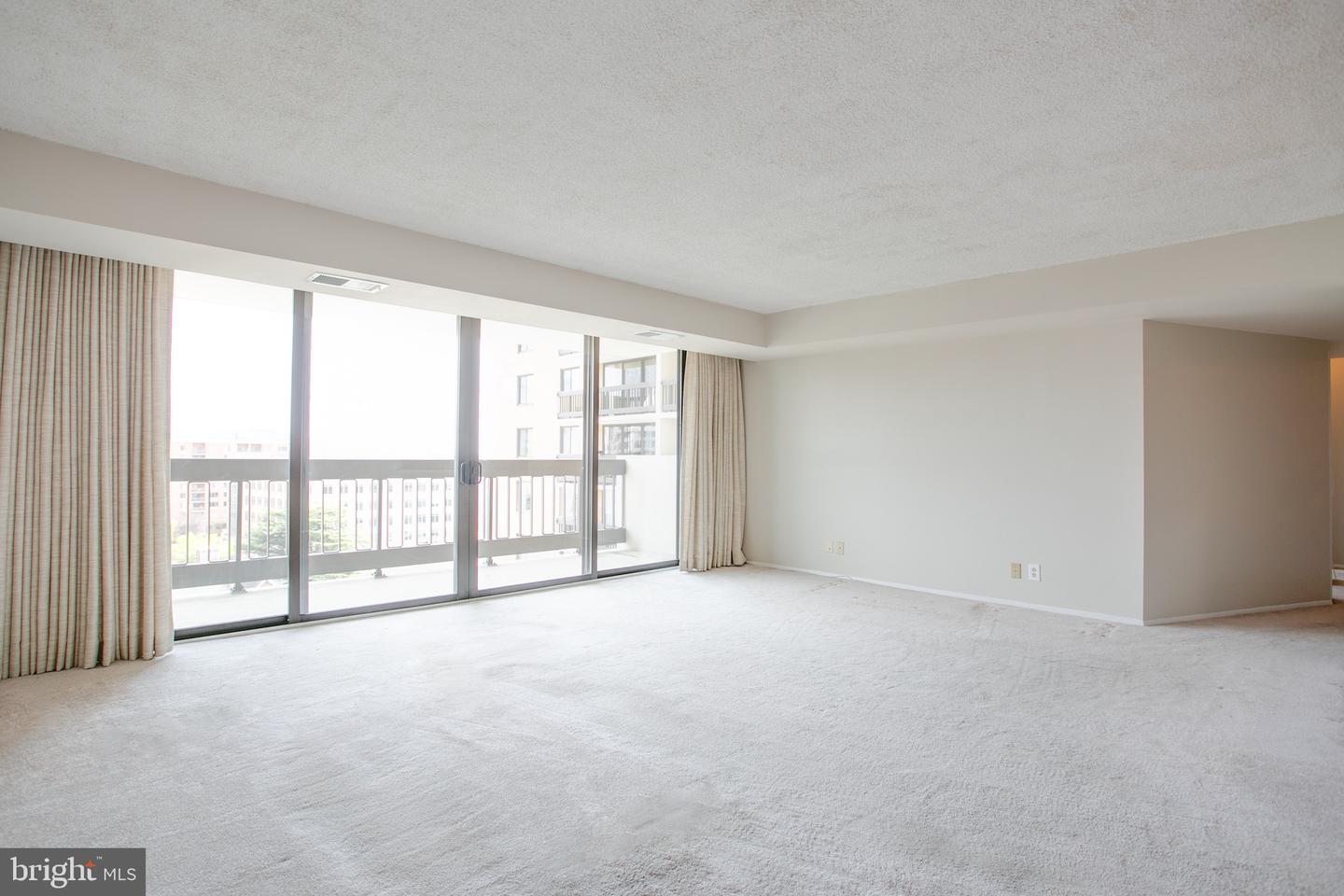 3800 Fairfax Dr #702