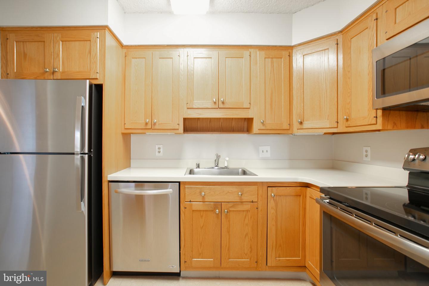 3800 Fairfax Dr #702