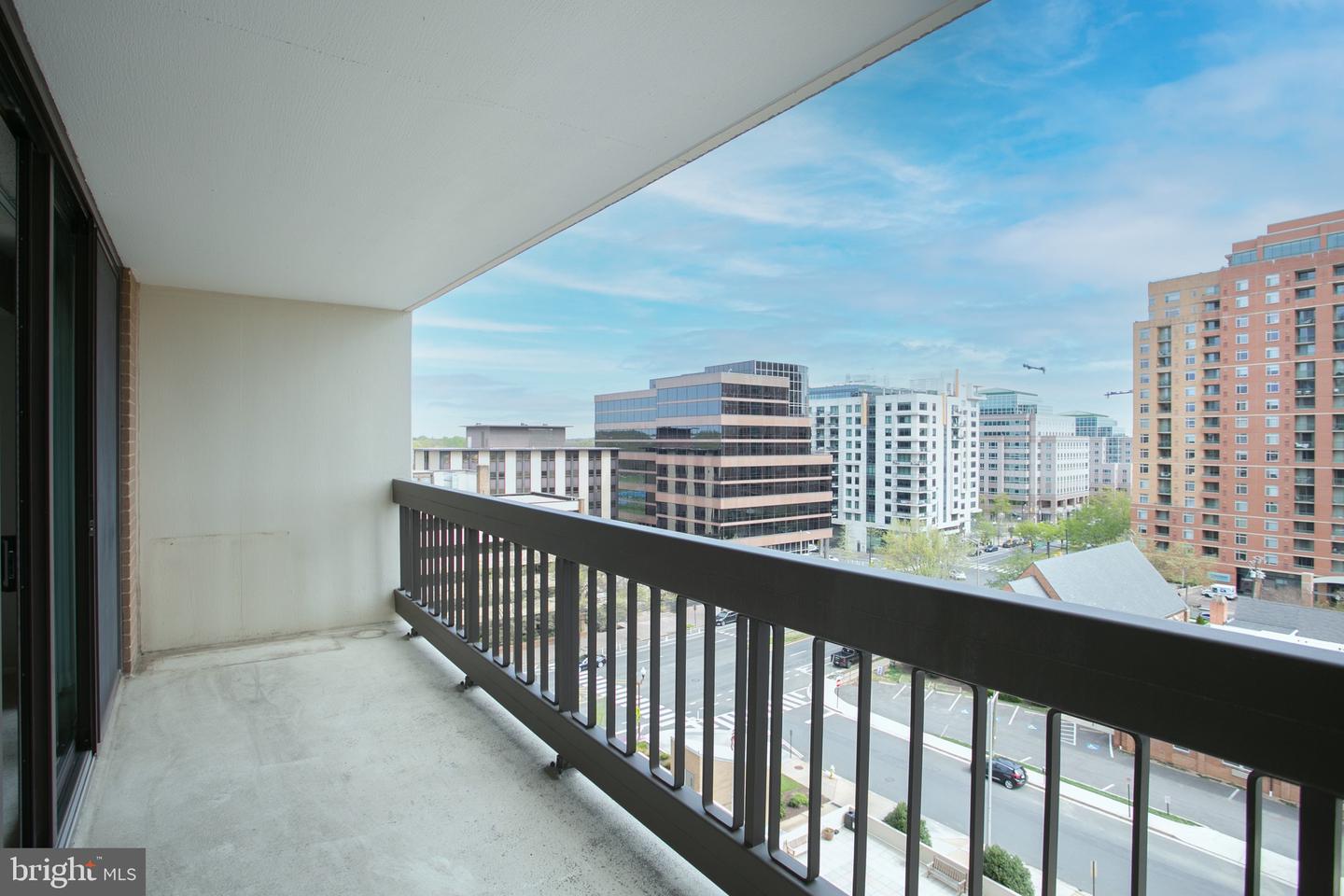 3800 Fairfax Dr #702