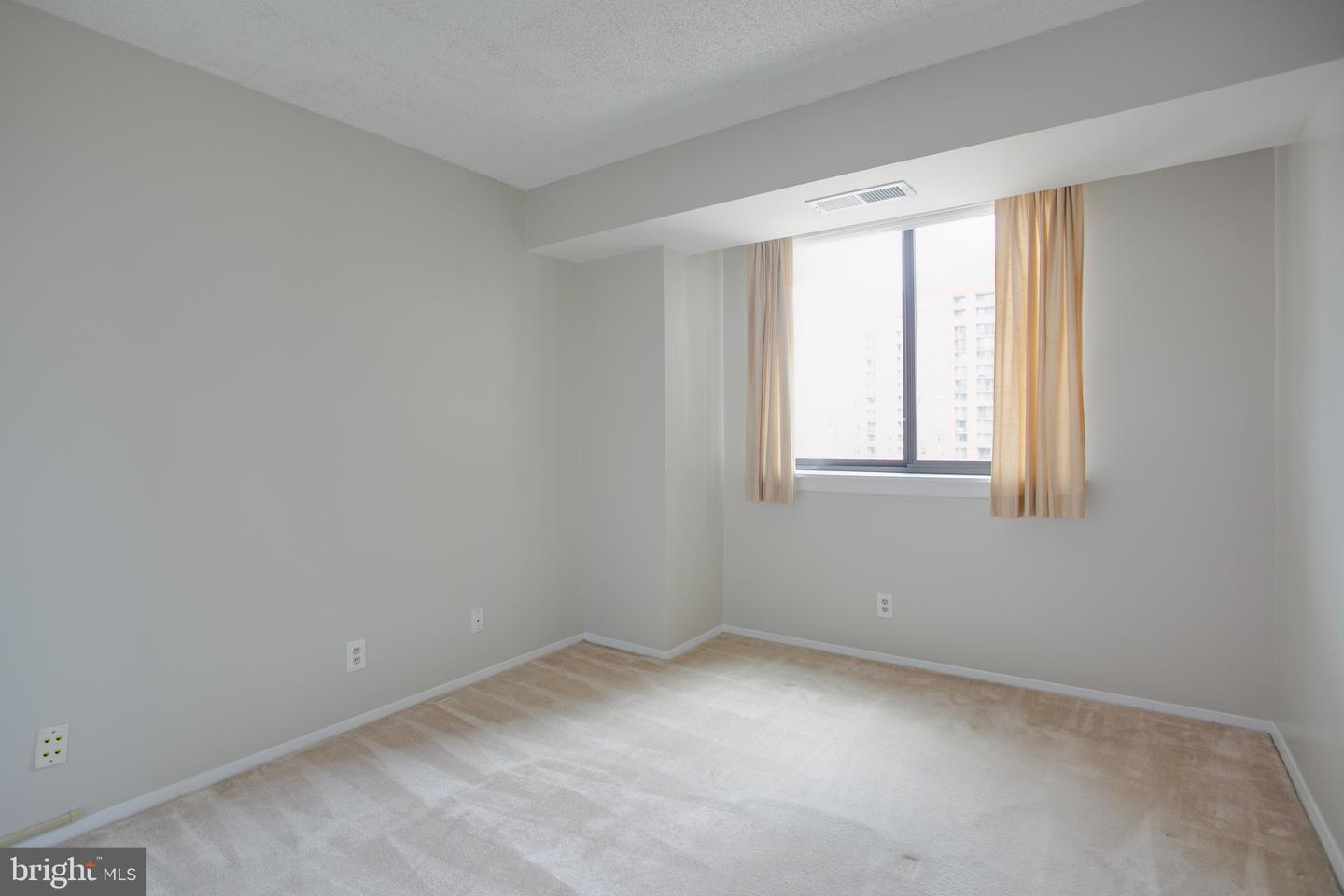 3800 Fairfax Dr #702