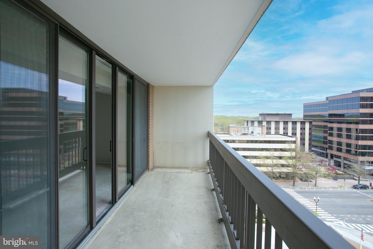 3800 Fairfax Dr #702