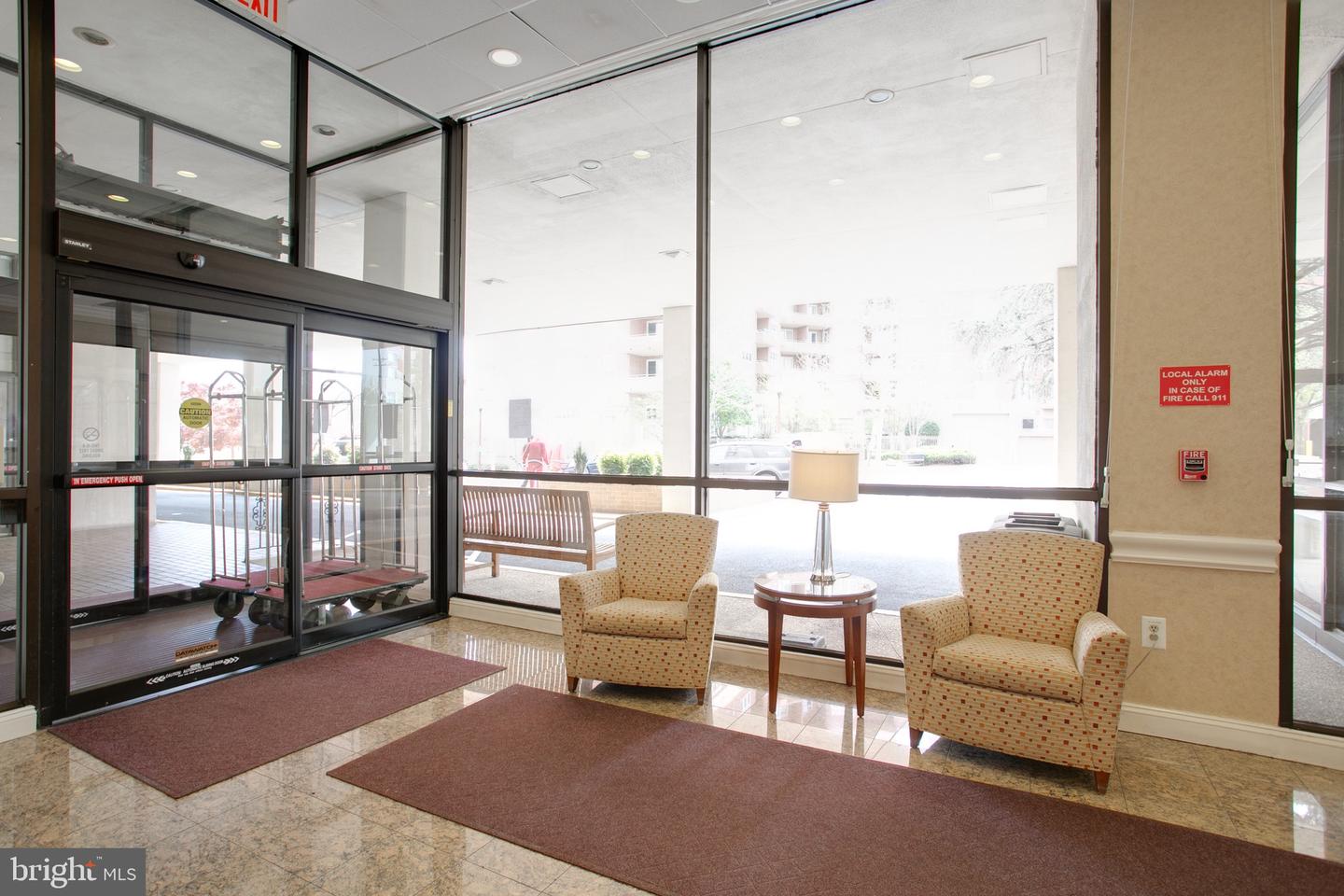 3800 Fairfax Dr #702