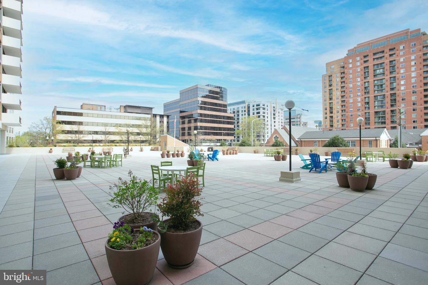 3800 Fairfax Dr #702