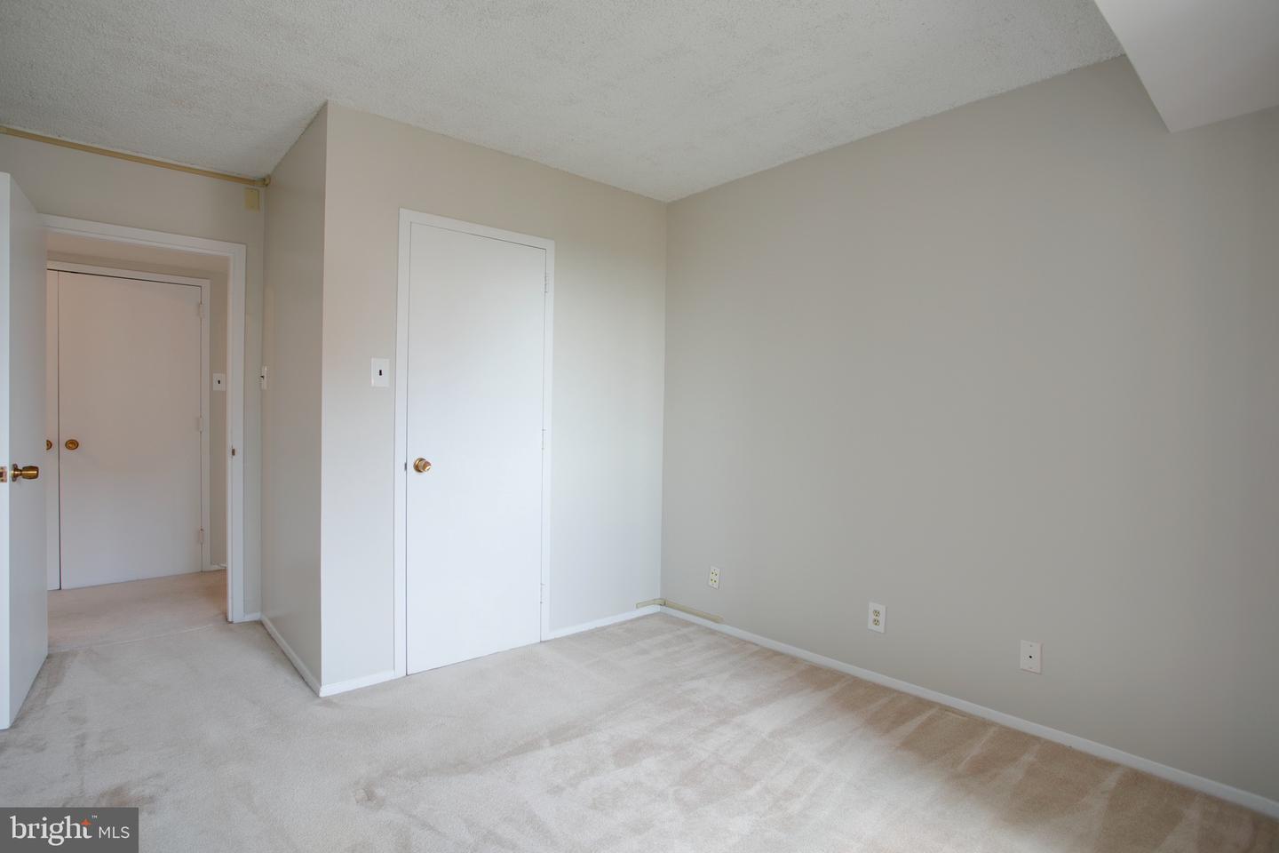 3800 Fairfax Dr #702