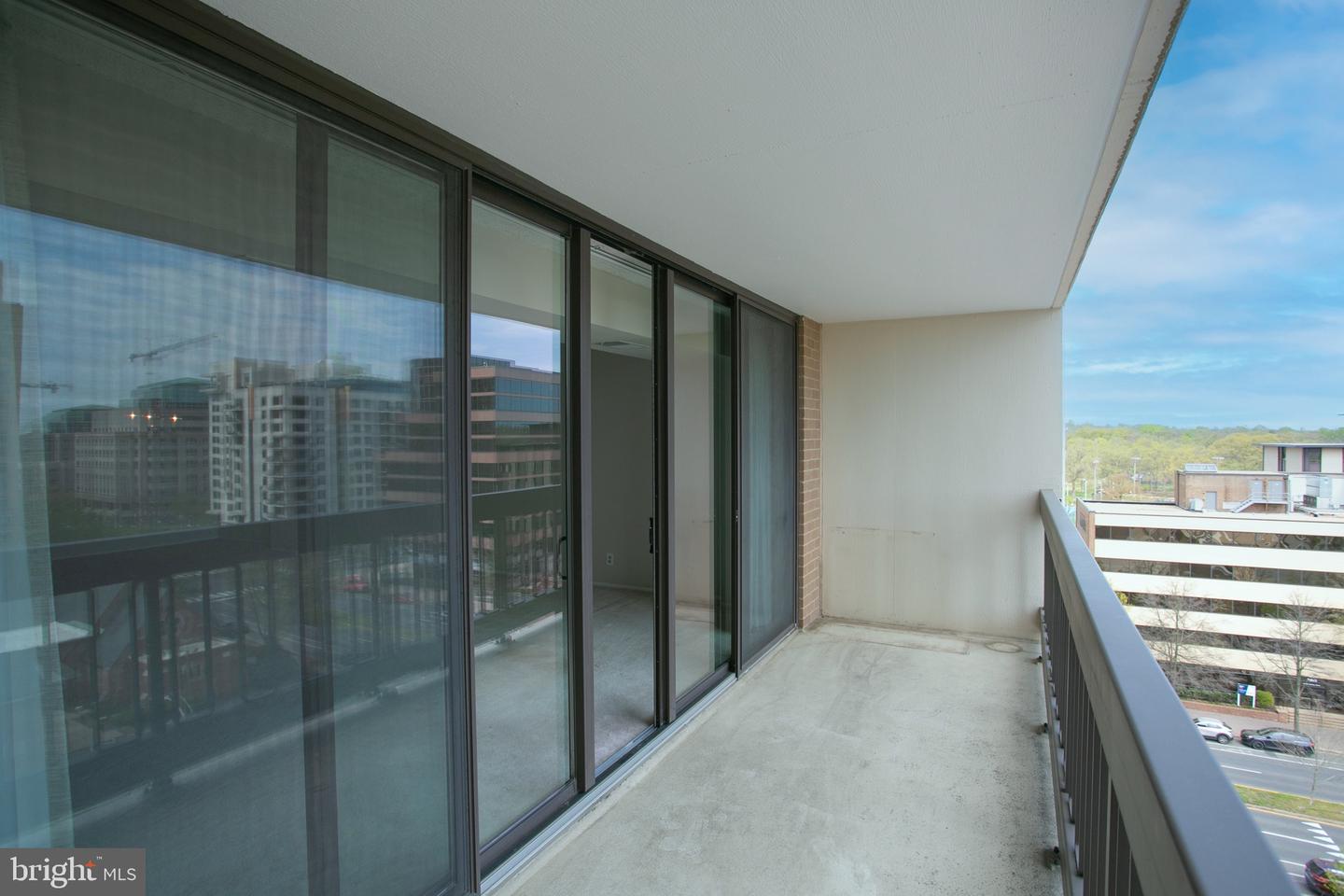 3800 Fairfax Dr #702