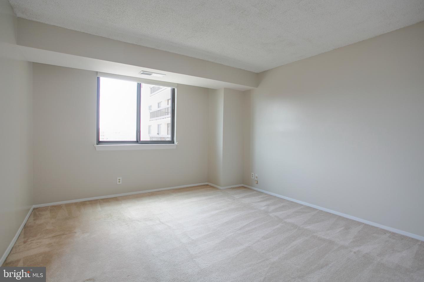 3800 Fairfax Dr #702