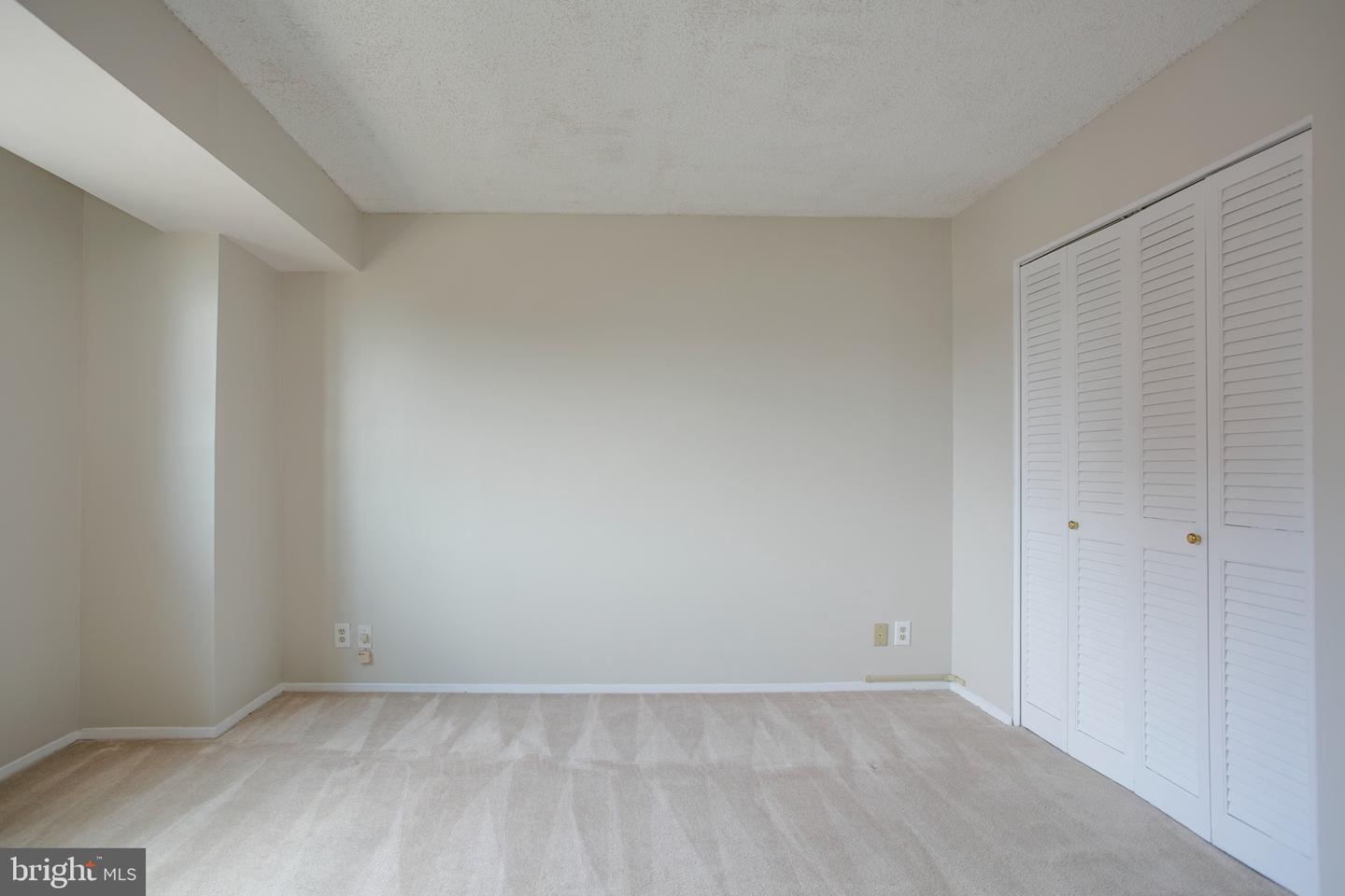 3800 Fairfax Dr #702