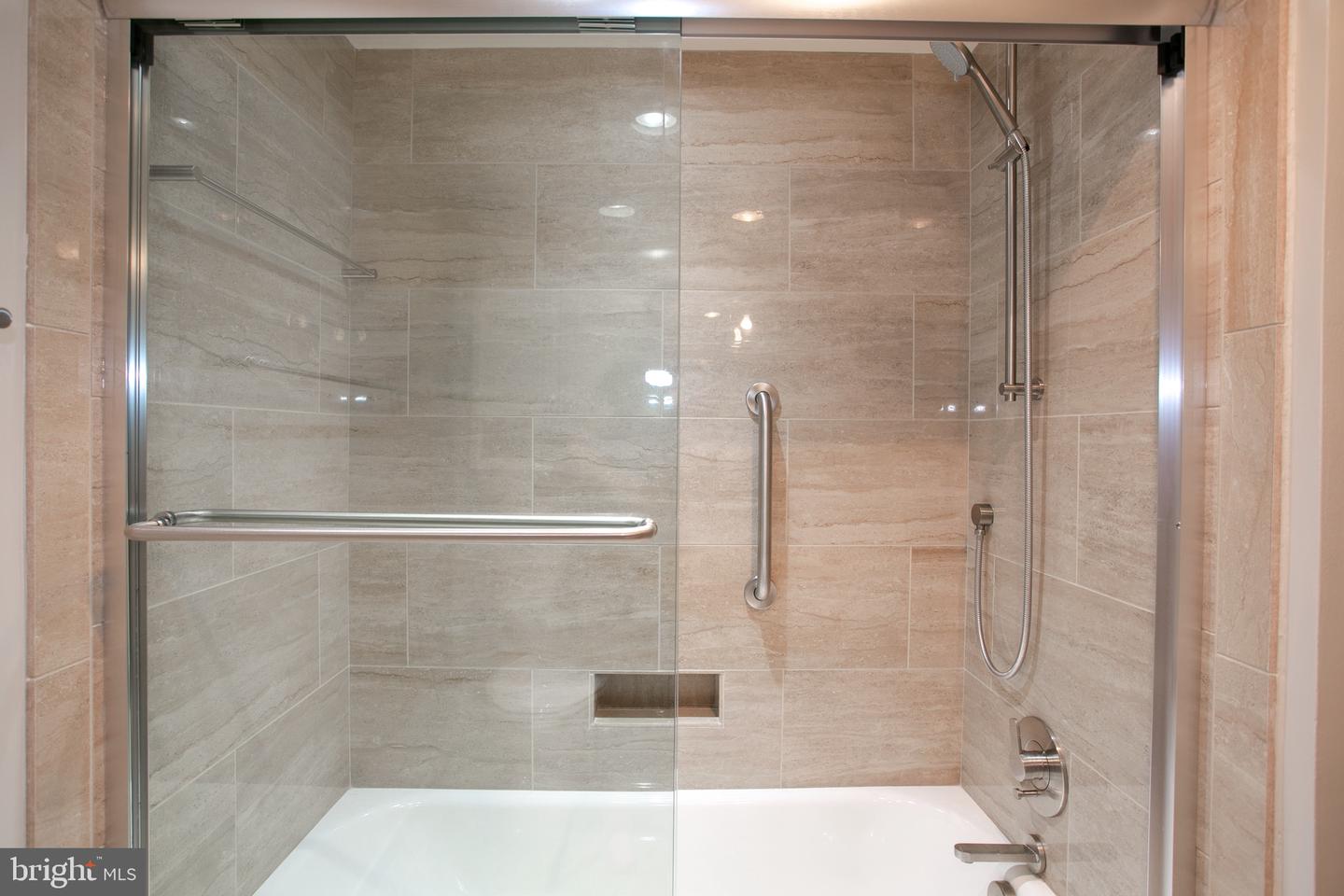 3800 Fairfax Dr #702