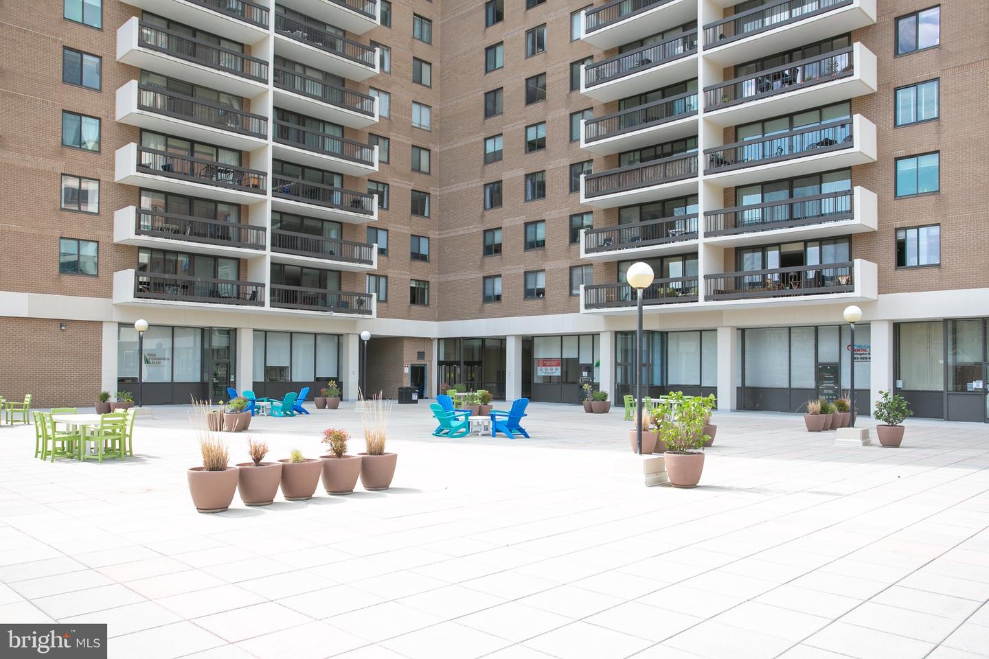 3800 Fairfax Dr #702