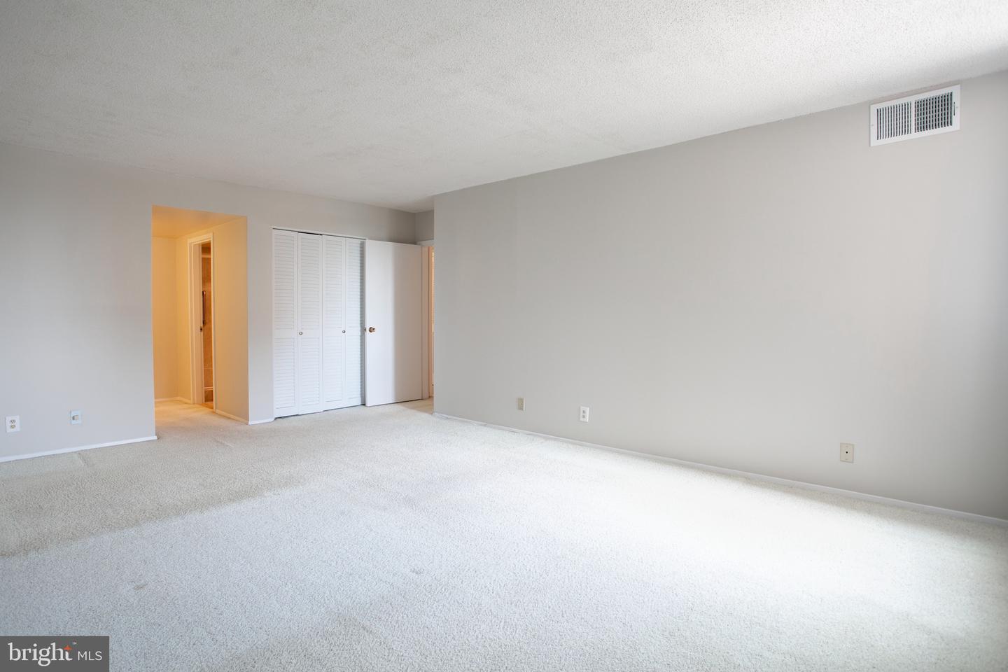 3800 Fairfax Dr #702