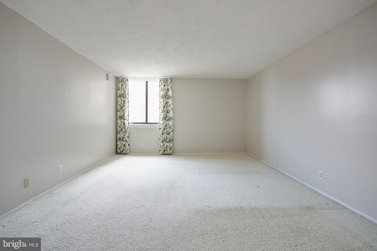 3800 Fairfax Dr #702