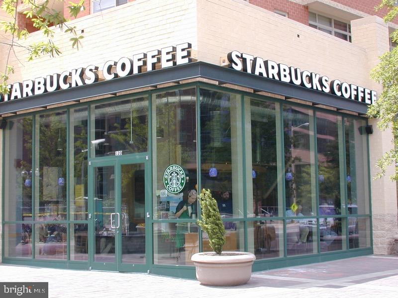 3800 Fairfax Dr #702