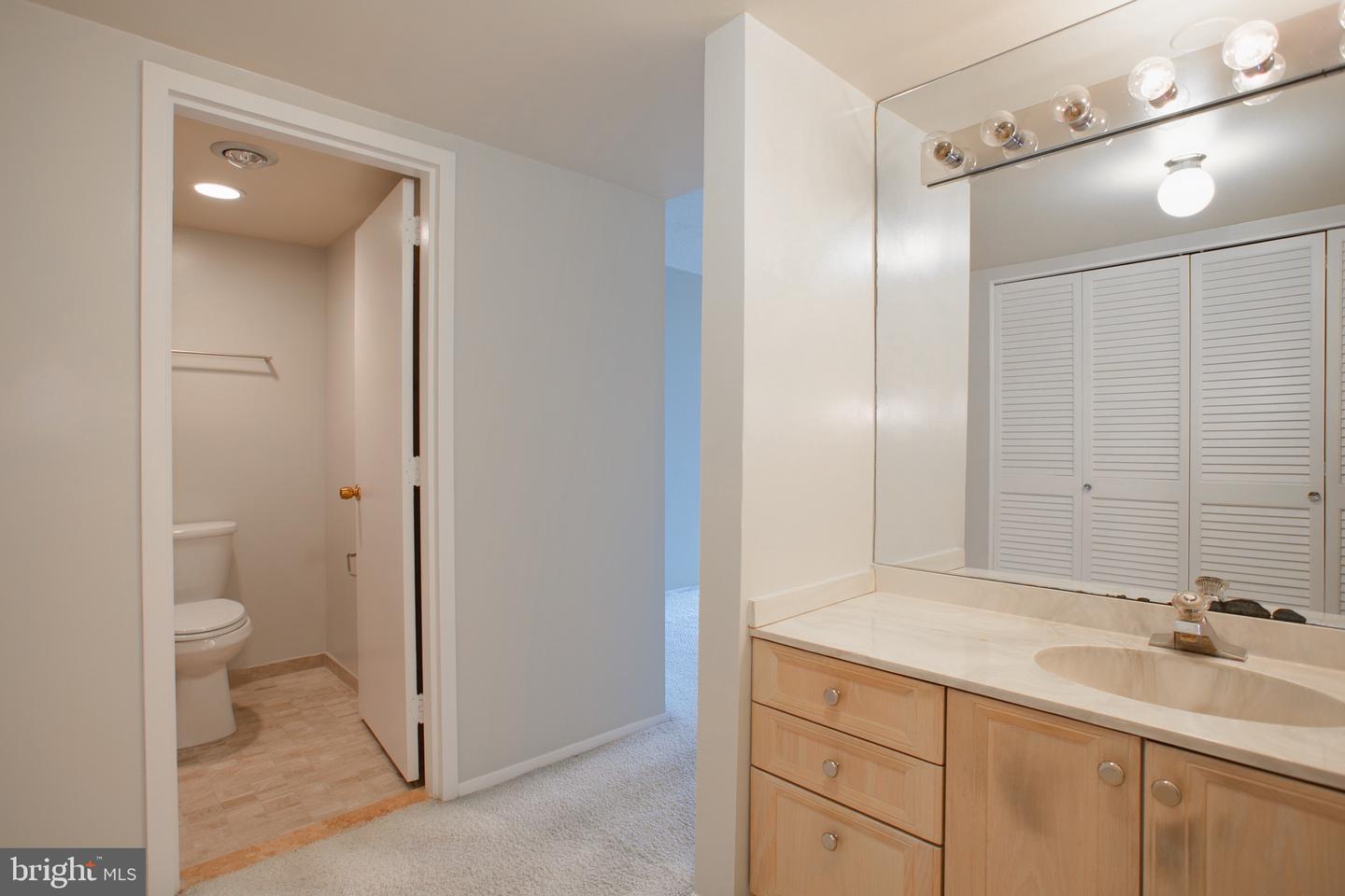 3800 Fairfax Dr #702