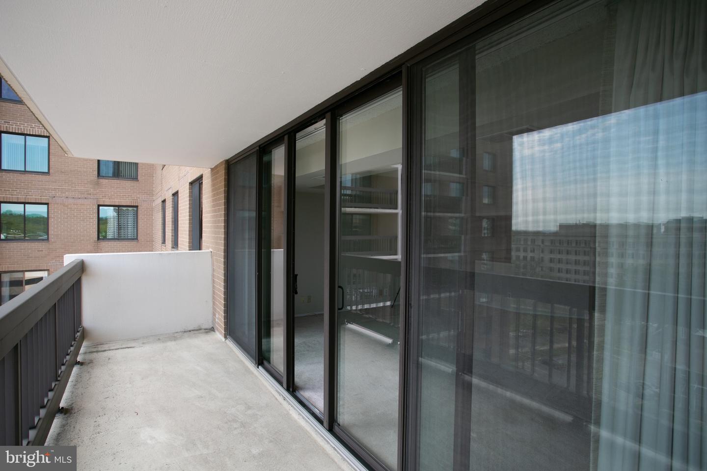 3800 Fairfax Dr #702