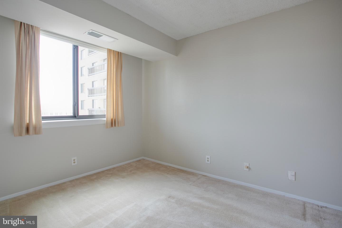 3800 Fairfax Dr #702