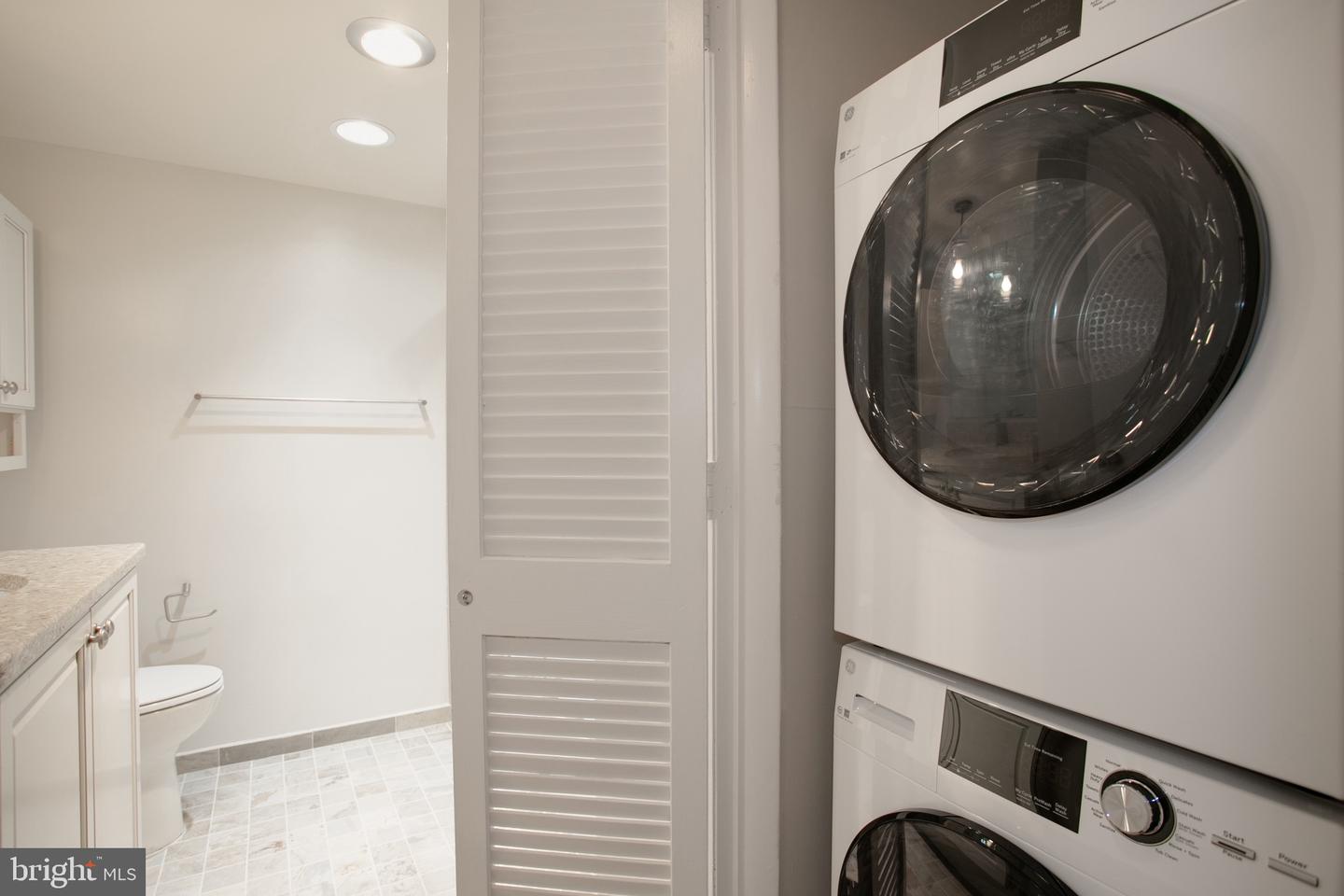 3800 Fairfax Dr #702