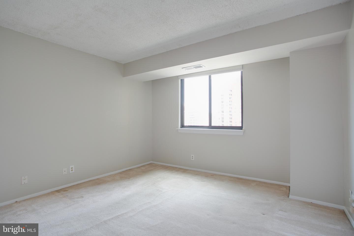 3800 Fairfax Dr #702