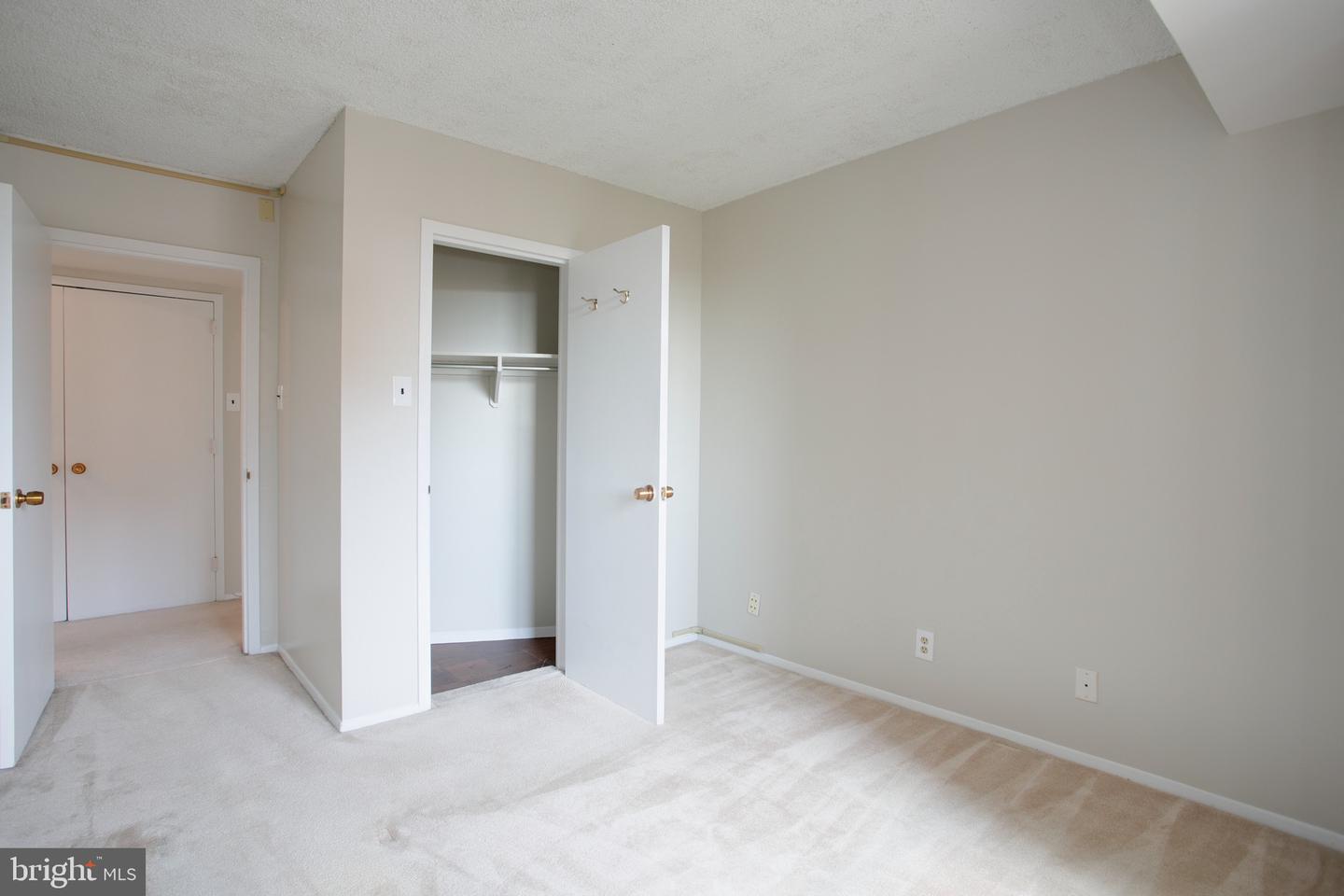 3800 Fairfax Dr #702