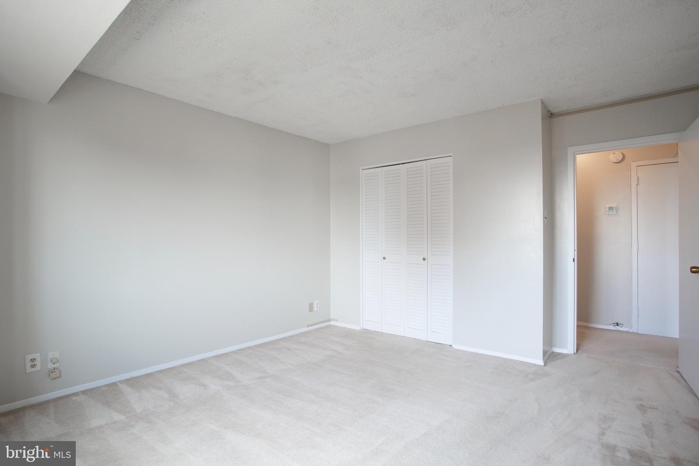 3800 Fairfax Dr #702