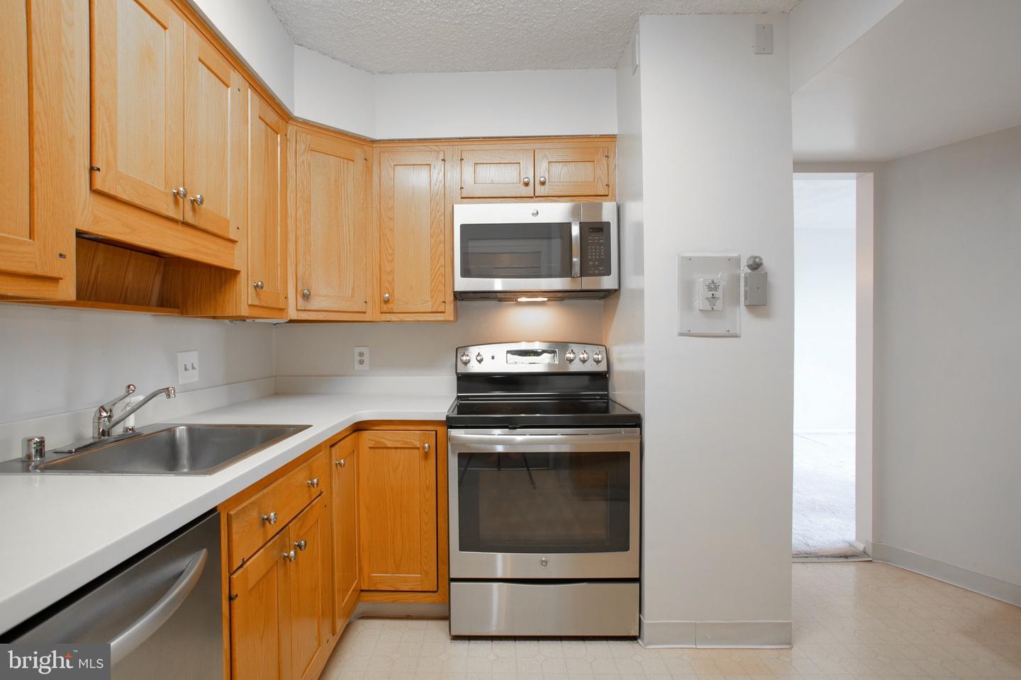 3800 Fairfax Dr #702