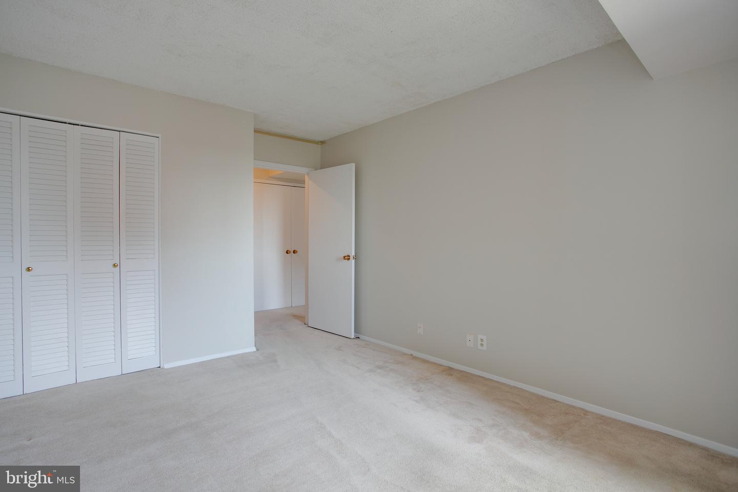 3800 Fairfax Dr #702