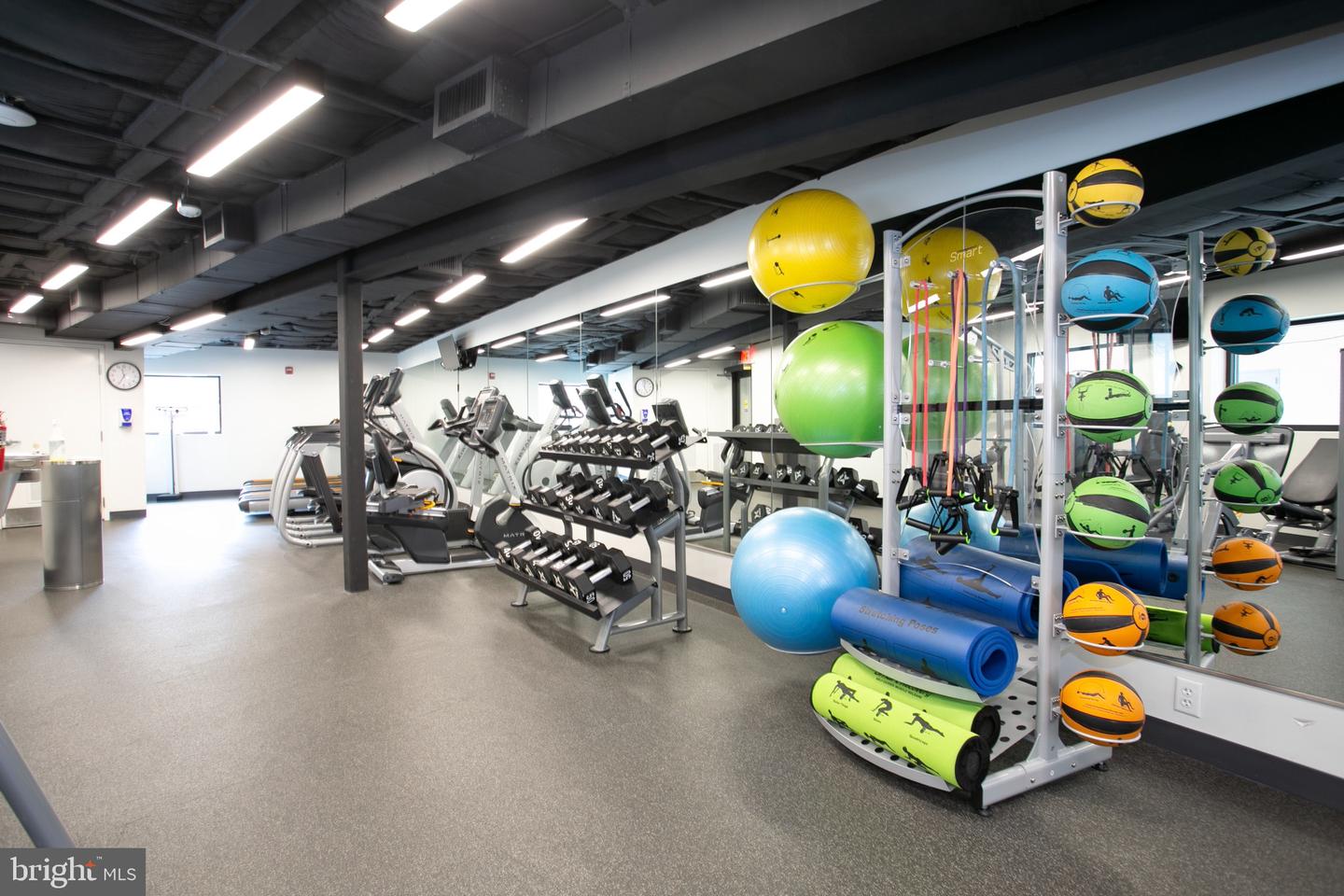 3800 Fairfax Dr #702