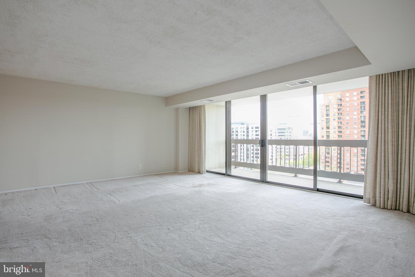 3800 Fairfax Dr #702