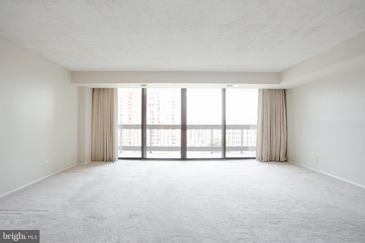 3800 Fairfax Dr #702