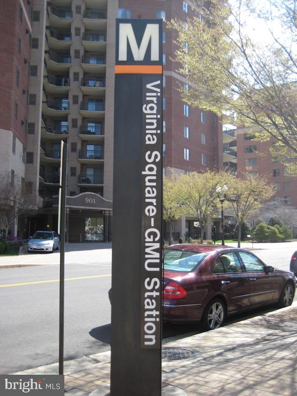 3800 Fairfax Dr #702