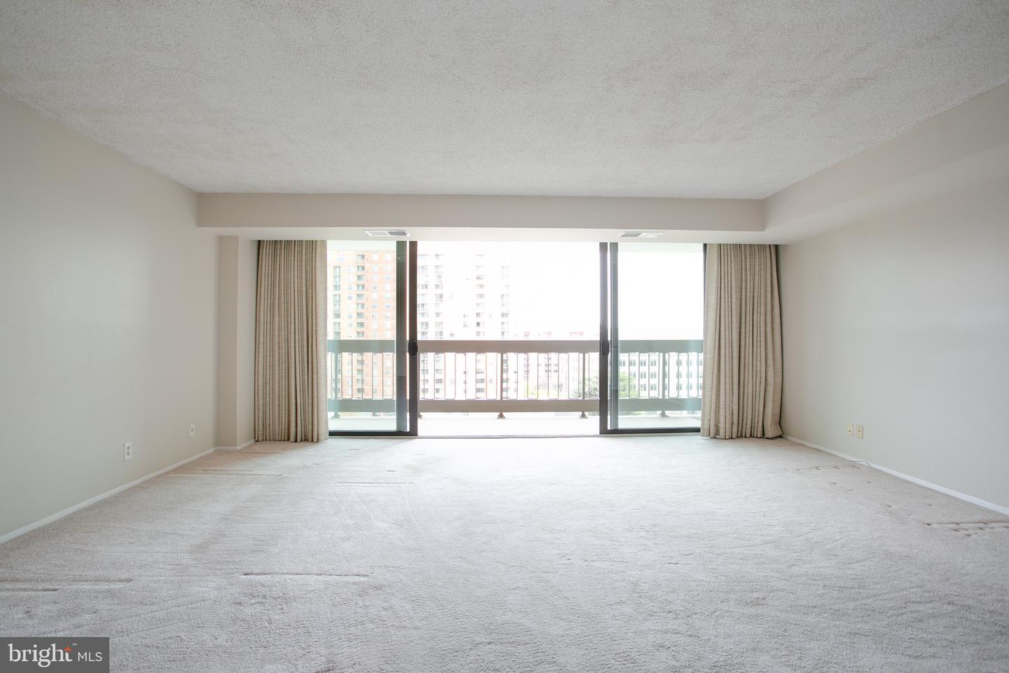 3800 Fairfax Dr #702