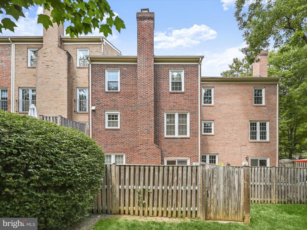 11 S Montague St