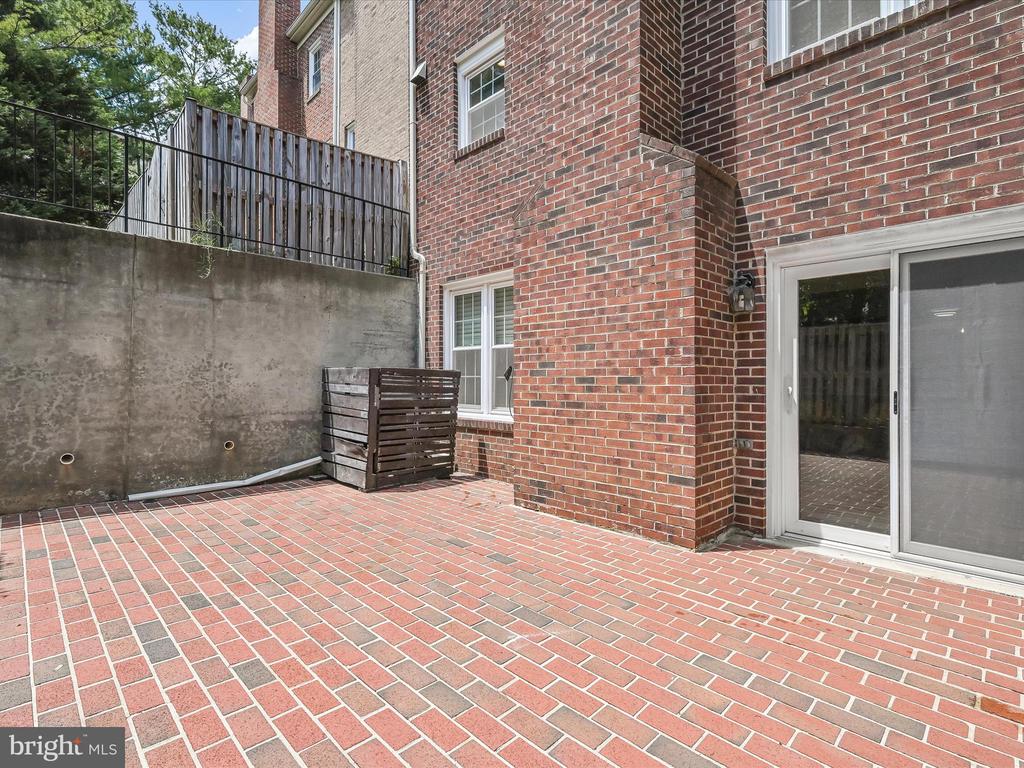 11 S Montague St