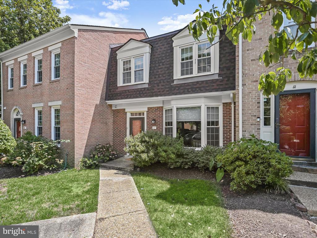 11 S Montague St