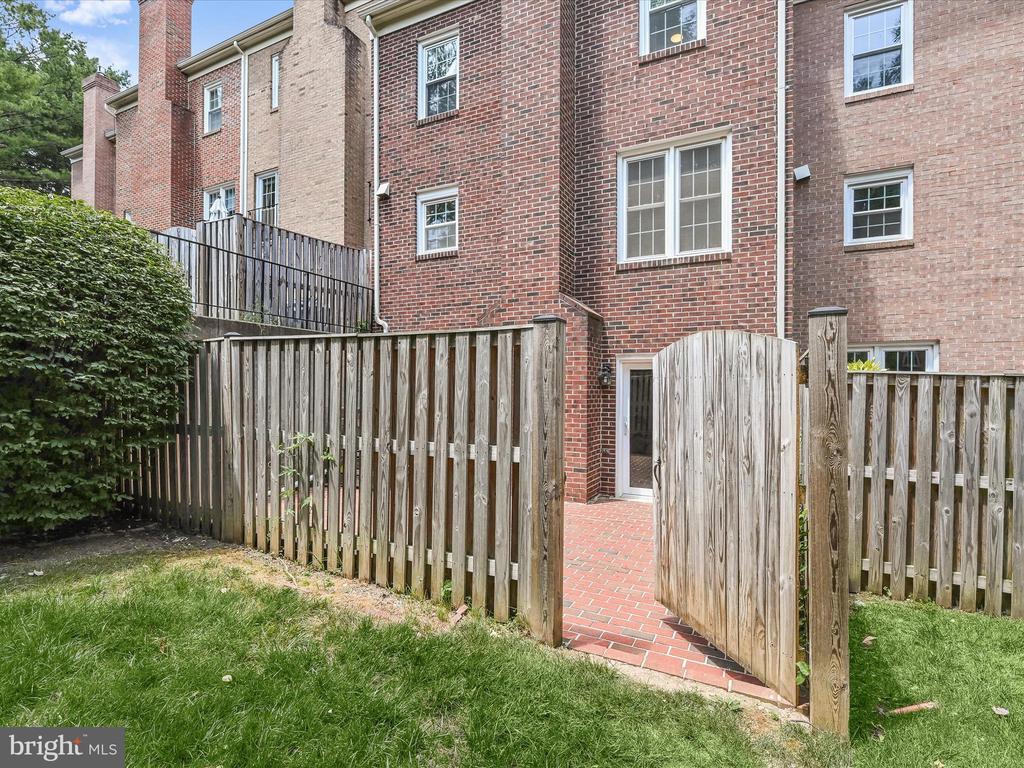 11 S Montague St