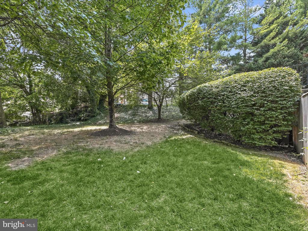 11 S Montague St