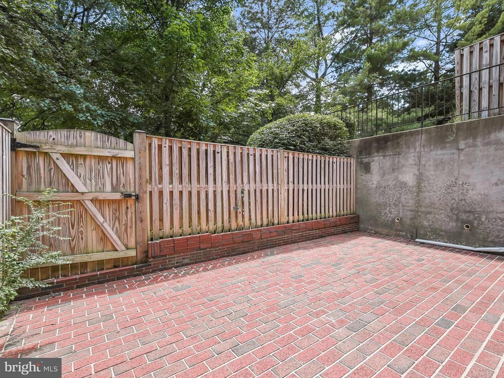 11 S Montague St