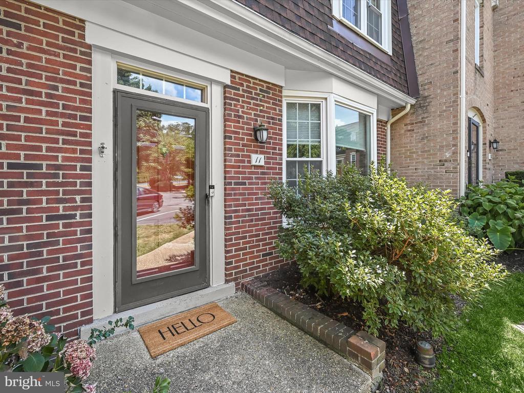 11 S Montague St