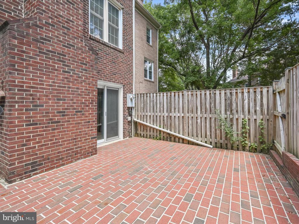 11 S Montague St