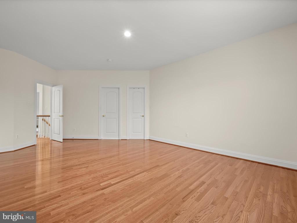 5242 Yorktown Blvd
