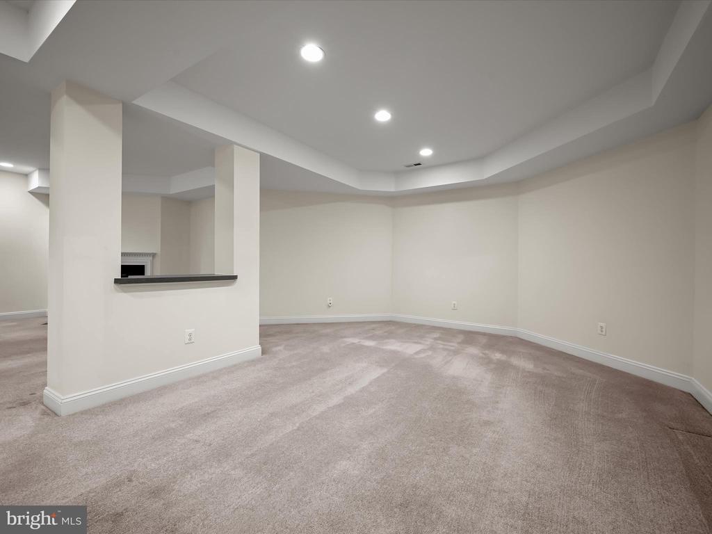 5242 Yorktown Blvd