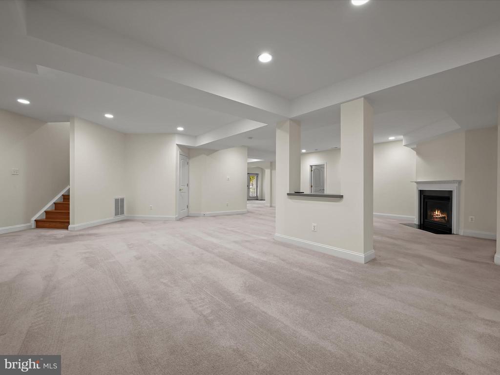 5242 Yorktown Blvd