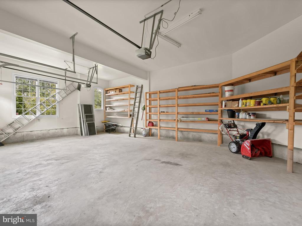 5242 Yorktown Blvd