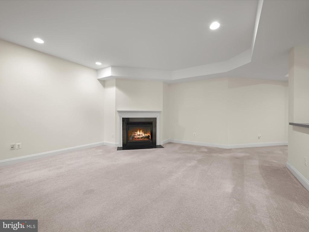 5242 Yorktown Blvd