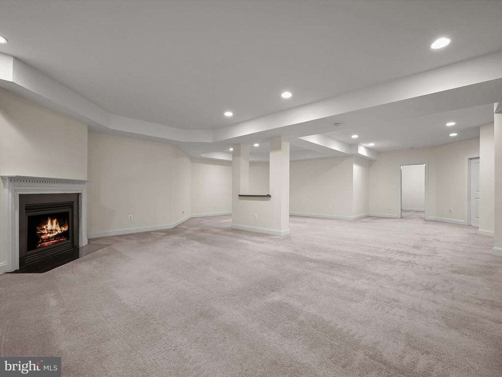 5242 Yorktown Blvd