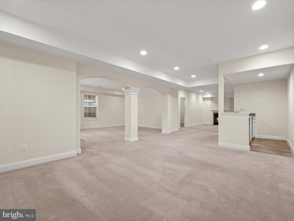 5242 Yorktown Blvd