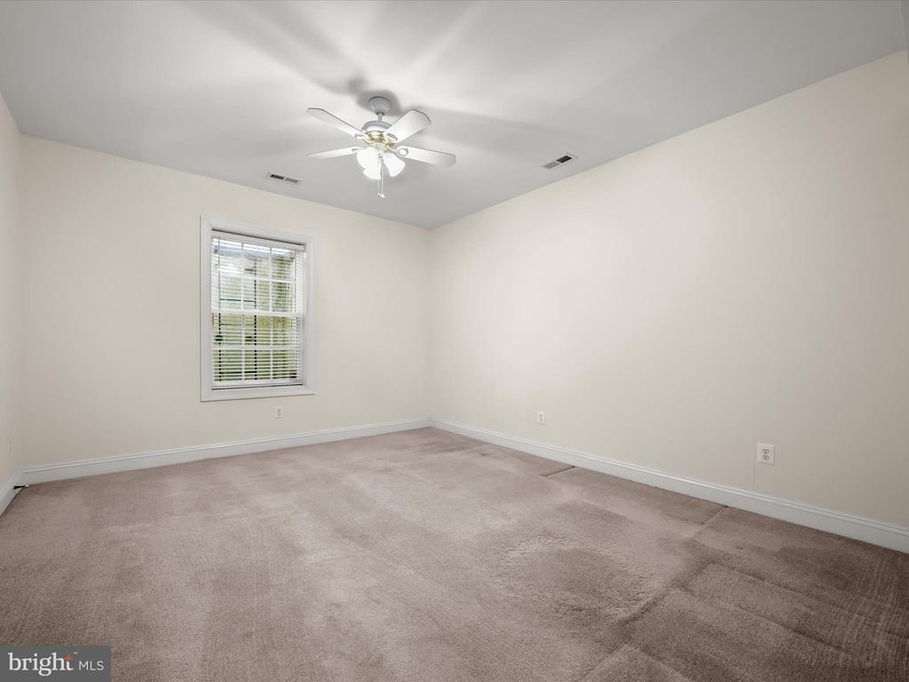 5242 Yorktown Blvd
