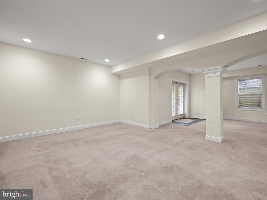5242 Yorktown Blvd