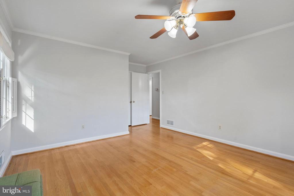 5537 18th Rd N