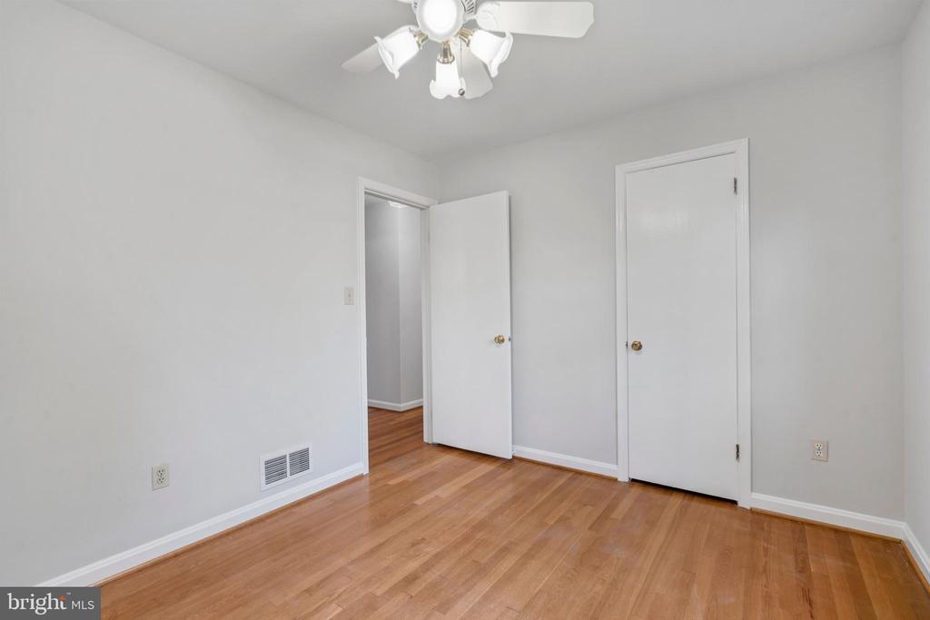 5537 18th Rd N